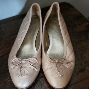 CHANEL Quilted Leather Ballet Flats with Bow & Interlocking Logo Size 36